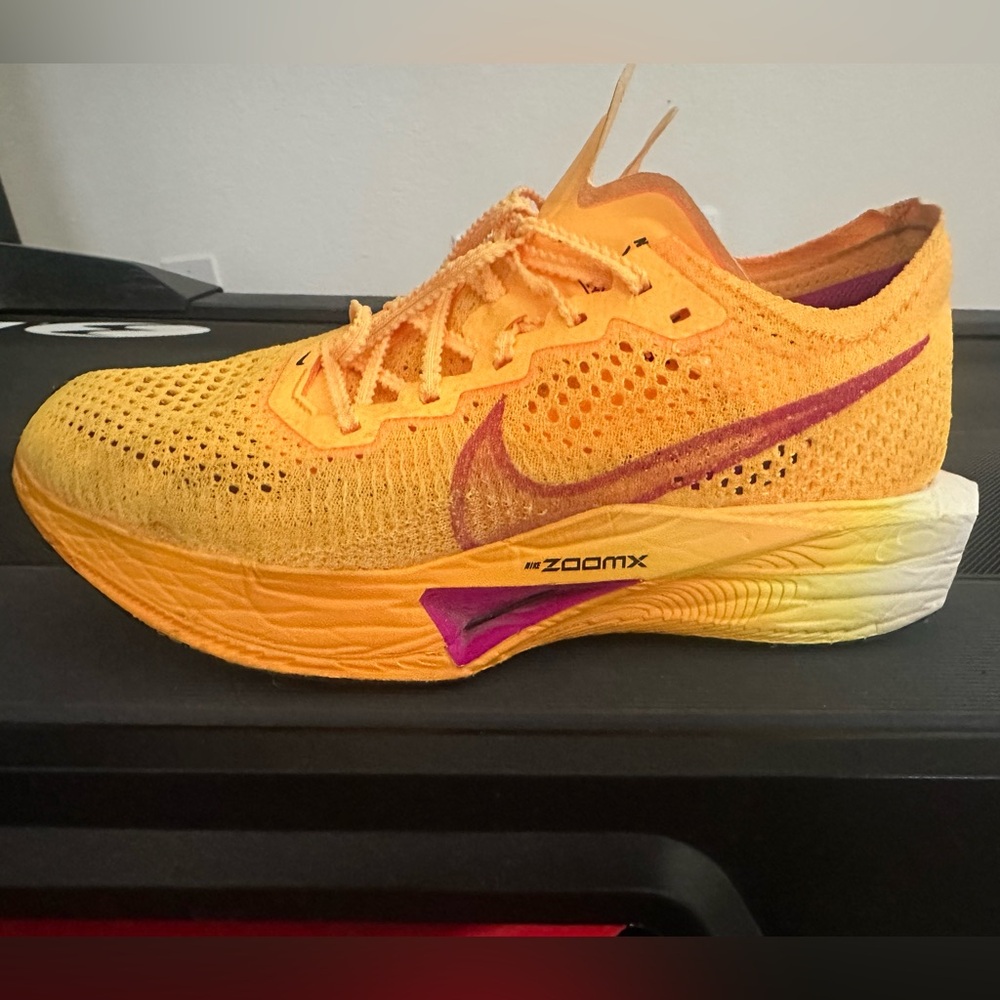 Nike Vaporfly 3
Women's Road Racing Shoes 8.5